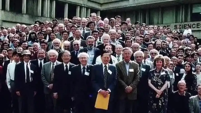 如果物理学是座大厦，杨振宁的位置在哪里？ 100岁杨振宁：近现代物理学最后的巨人