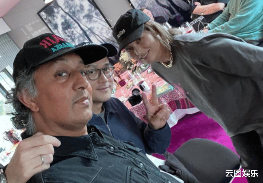 周嘉玲|港姐周嘉玲嫁印度人近况!51岁染绿发太时髦,名校毕业转行卖童装