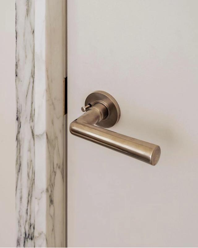 纽约家具店老板的家:阳光、地板、灯光、家具室内装饰,太精致了