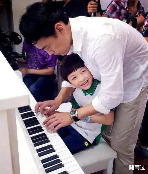 王耀庆|演员王耀庆：为了不搬家娶了房东女儿，婚后生两子，幸福美满