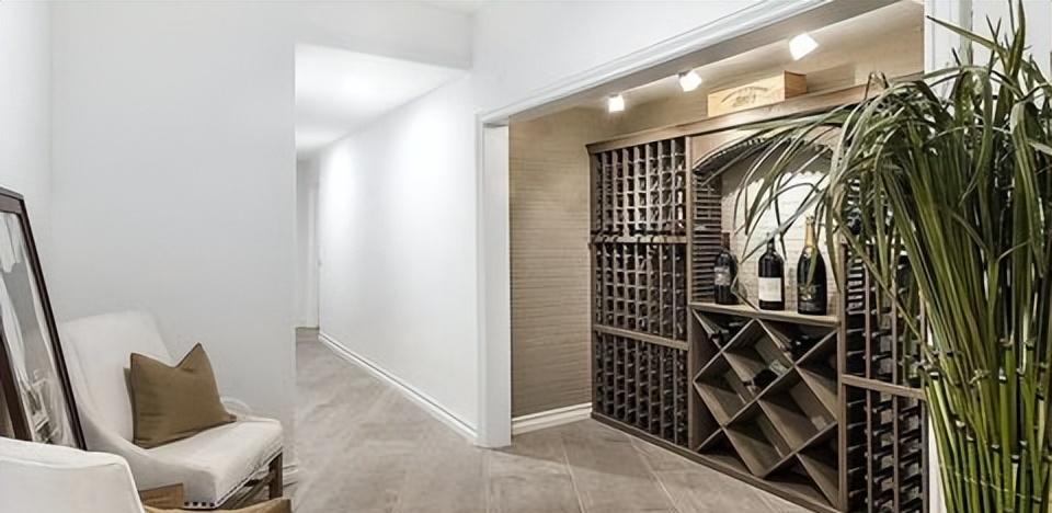 关晓彤|纯白挑高大厅！赛琳娜490万美金私人奢华豪宅曝光