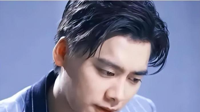 李易峰|李易峰释放画面曝光！团队解散将出国生活，前女友透露其结婚喜讯