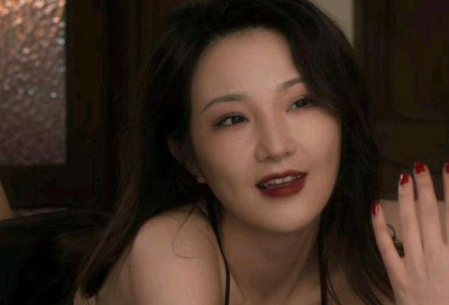 贝克汉姆|王晶又拍烂片，看完《老板娘2》，我连发感叹：这电影要爆了