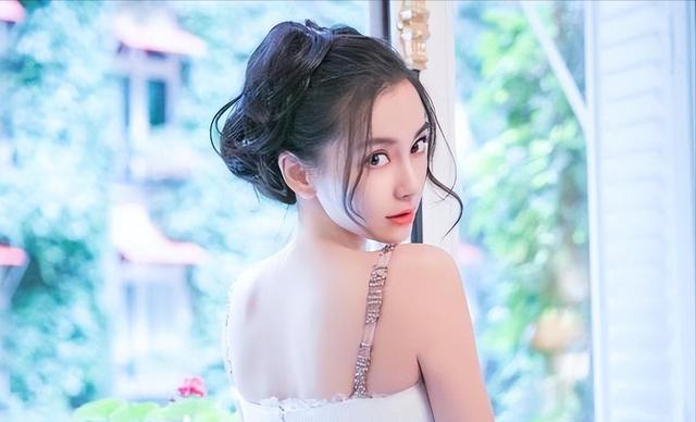 Angelababy|最新路透《奔跑吧》，杨颖状况令人生疑，难道是被孤立了？