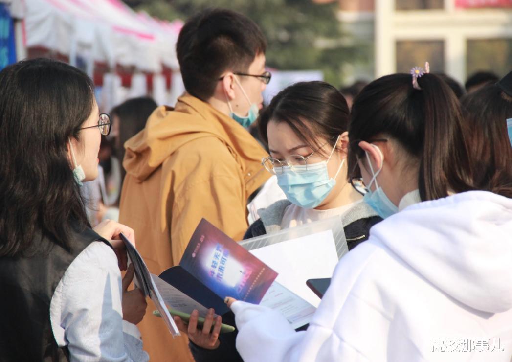 医生|丈母娘眼中“理想女婿职业”排名,男老师垫底,榜首令人心驰神往