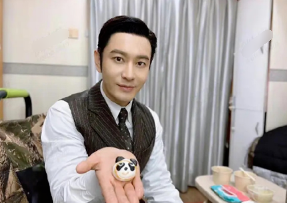 李沁|黄晓明被曝有个私生子,与女方用情侣头像,还有私人物品出现车内