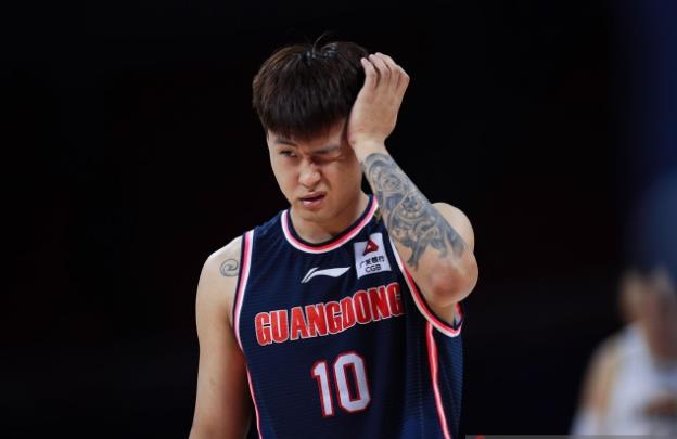 赵睿|八人合同到期，两顶薪名额被锁定，赵睿表态，徐杰工资暴涨，两人离队