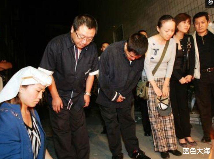 高秀敏|高秀敏女儿李萱:母亲至死未与赵本山和解,继父回原配身边生活