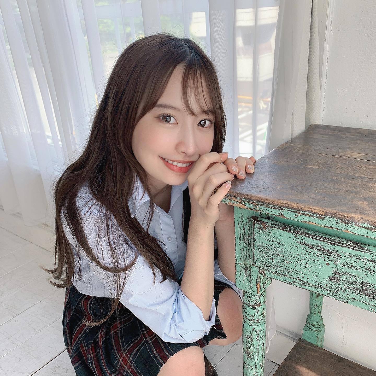 藤川らるむ|混血正妹《藤川らるむ》甜甜微笑好心动！ 现役JK有着令人称羡大长腿！