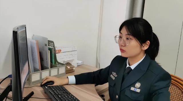 文职|军队文职招聘开启,结果遭遇“滑铁卢”,为何月薪过万仍不受待见