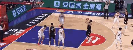 赵继伟|杜峰关键战术设三个陷阱骗走辽宁多名防守后，却被赵继伟机智破解