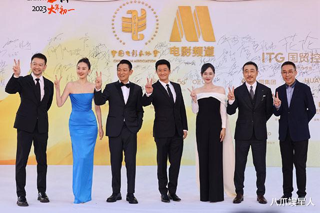 刘德华|刘德华数十部影片待映，《流浪地球2》属于吴京，《人潮汹涌》才是票房标杆