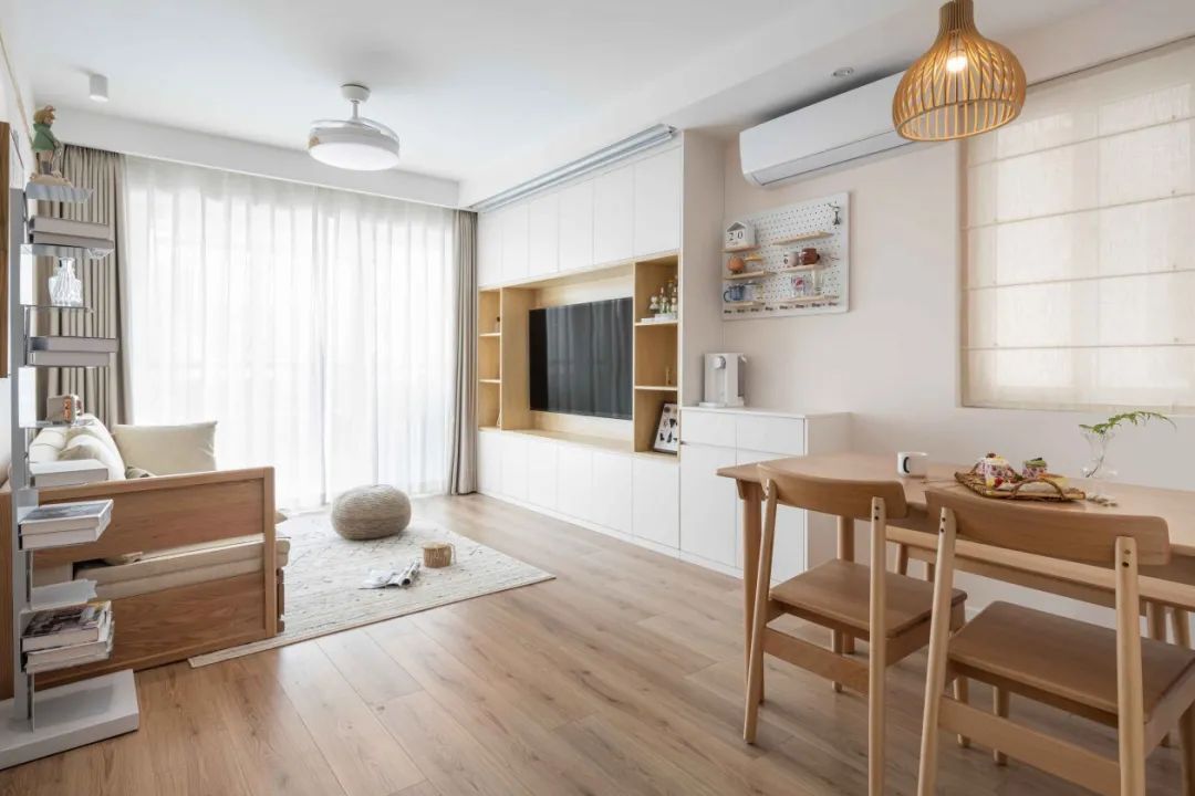 30岁单身姑娘靠自己买下80㎡小宅:白色+原木色,温馨又治愈