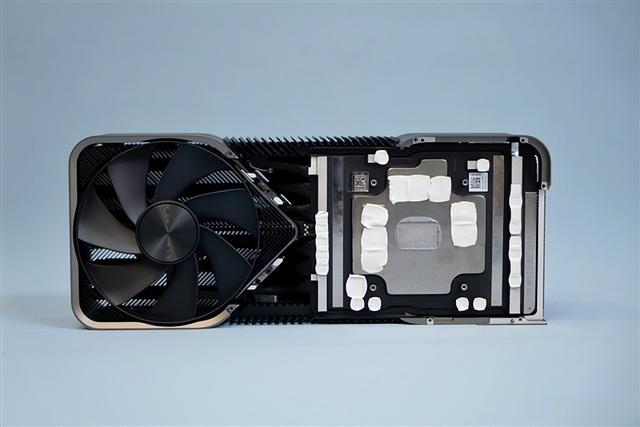 9499元游戏神卡！NVIDIA RTX 4080显卡拆解图赏