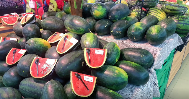 按摩|剩一半的西瓜不要放冰箱了,瓜农:教你一招,西瓜放5天都不坏