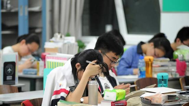 能考上重点高中的同学，不一定是天赋异禀，但大多具备这两个特点