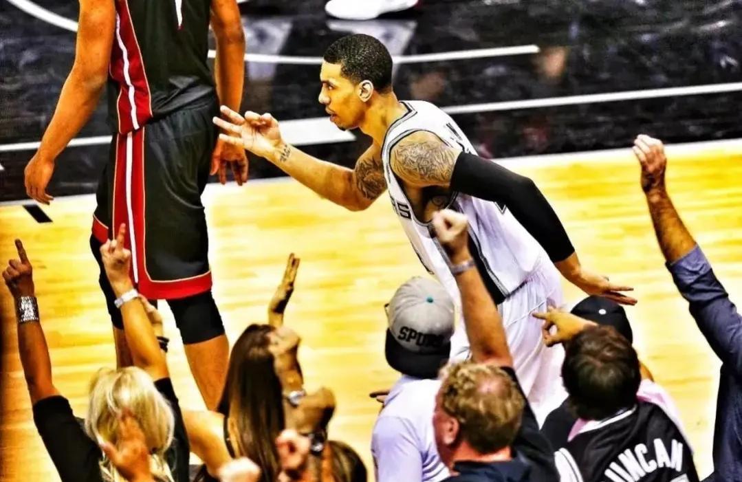 詹姆斯·哈登|“捧你不是，贬你也不适”！细扒NBA9大让人又爱又恨的宝贝球员