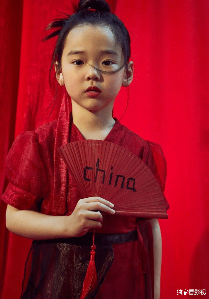 董璇|陈晓儿子眉眼复制爸,董璇女儿神似妈,10后星二代颜值担当是谁?