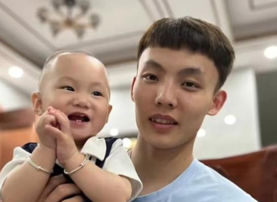 徐杰|徐杰姐姐罕见亮相!姐弟俩俊俏十足长相神似,如今当老师教书育人