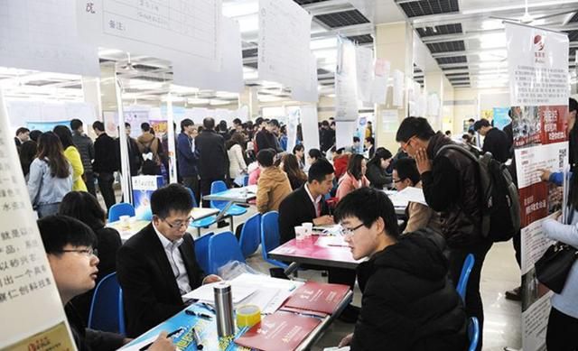 招聘|校招和社招区别居然这么大?毕业工作后,才后悔没听辅导员的话