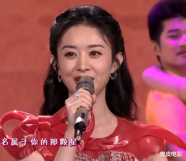 春晚|春晚最惊艳女星：李思思丝绒天鹅颈，李宇春性感，伊丽媛华贵雍容