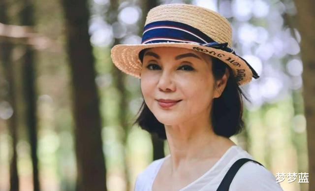 豪门|24岁嫁入豪门，生下5胎却被丈夫抛弃，离婚后依旧对公婆孝顺