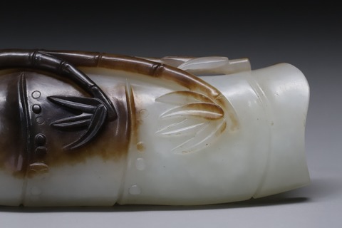 和田玉籽料|舊藏和田玉籽料“枣红皮 竹节佩”.