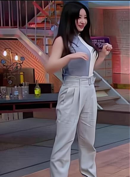 柳岩|柳岩今年41岁，为什么找不到对象？当她高跟鞋蹲下的那刻起。