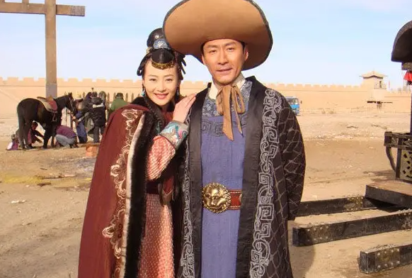 曲栅栅|男友被拘留曲栅栅不离不弃，释放后结婚成为家里的顶梁柱