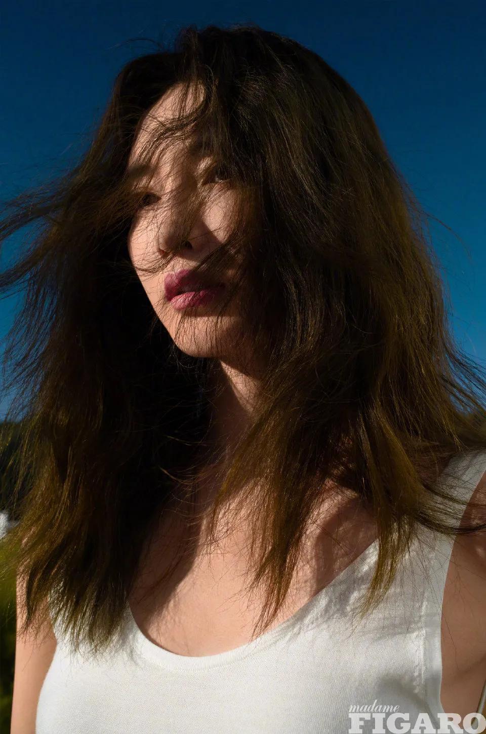 费加罗figaro|江疏影登费加罗十月刊封面，温柔秋日，清冷而慵懒