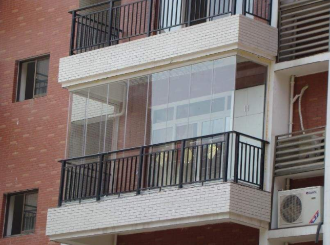 聪明人阳台都不装塑钢窗了,装这个全小区都羡慕,独特又美观!