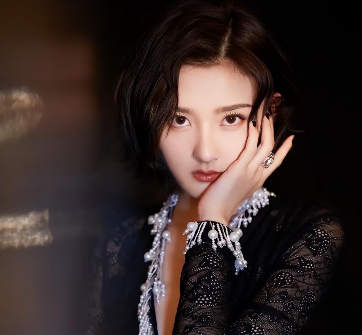 周深|天赐3：周深舞台作品，播放量破140亿，飙升榜顶，获官媒点名表扬