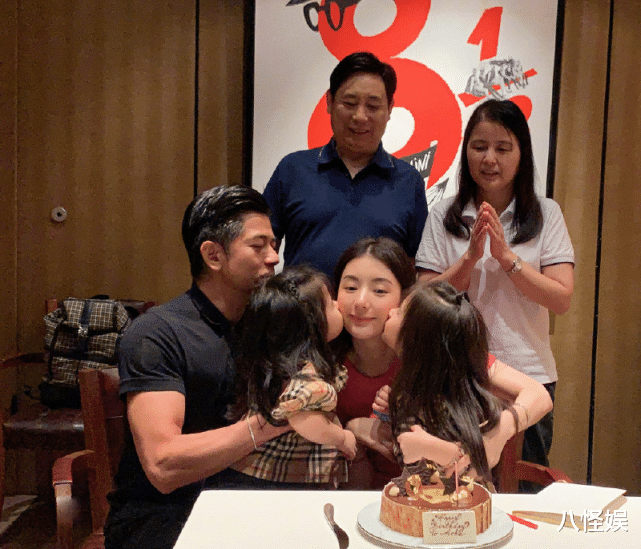 方媛|方媛连续四年卡点为老公庆生，郭富城打扮帅气低头许愿，满脸幸福