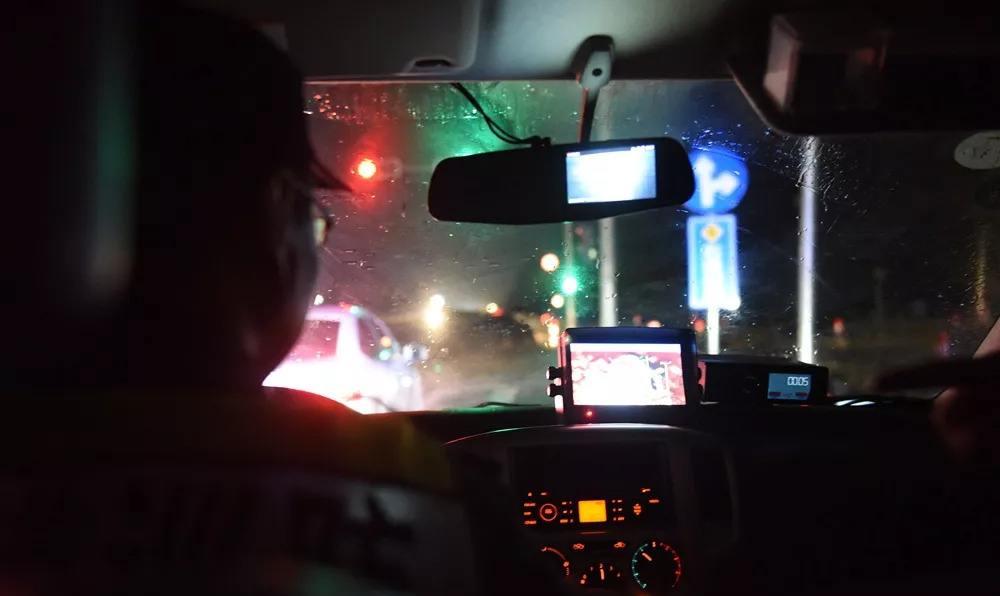 3年前江苏辅警追查酒驾,被追司机坠水溺亡,家属将交警告上法庭