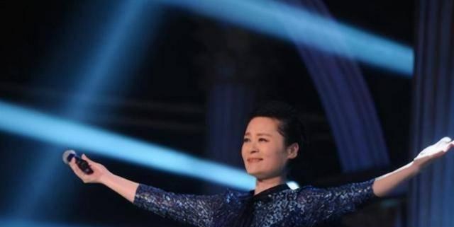 金炜玲|打败韦唯毛阿敏的一代歌后，却被亲弟砸致脑震荡，沦落到保姆谋生