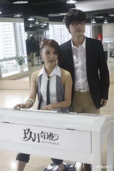 王小海|玖月奇迹罕见合体露面，王小海笑得很勉强，二人疑因事业复合