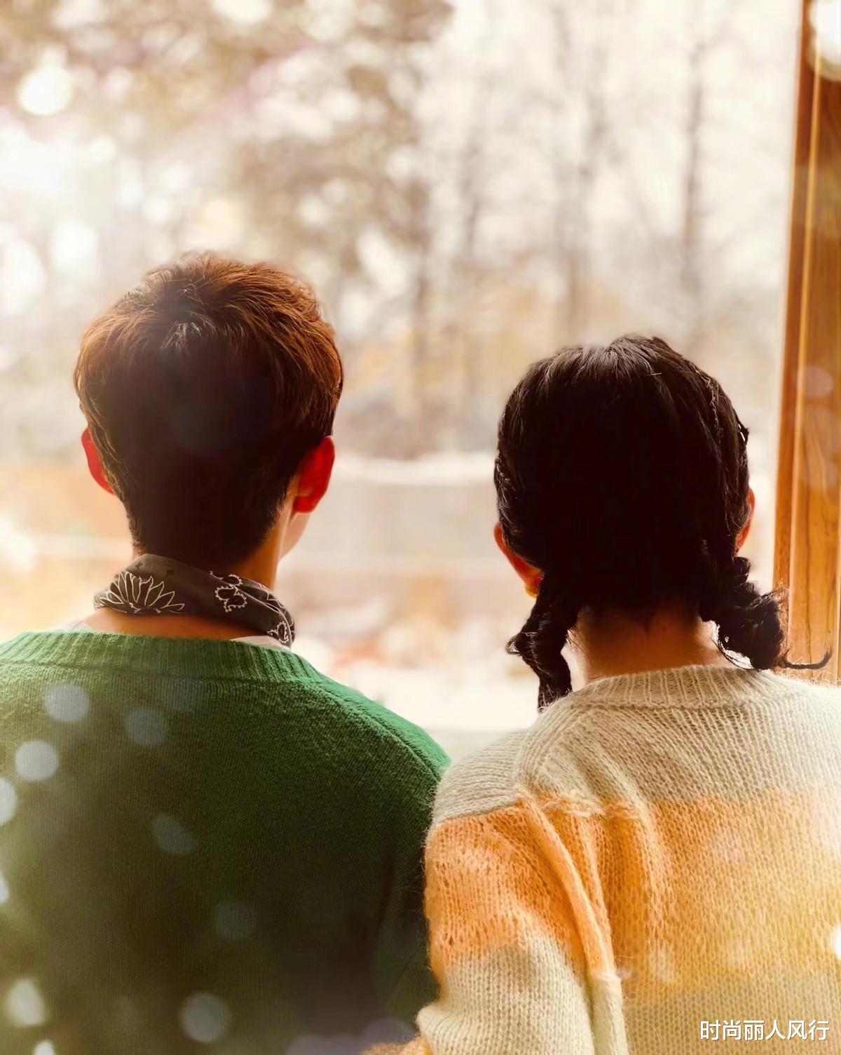 谢娜|谢娜何炅高调回归！俩人终于再合体，谢娜穿毛衣扎小辫背影太少女