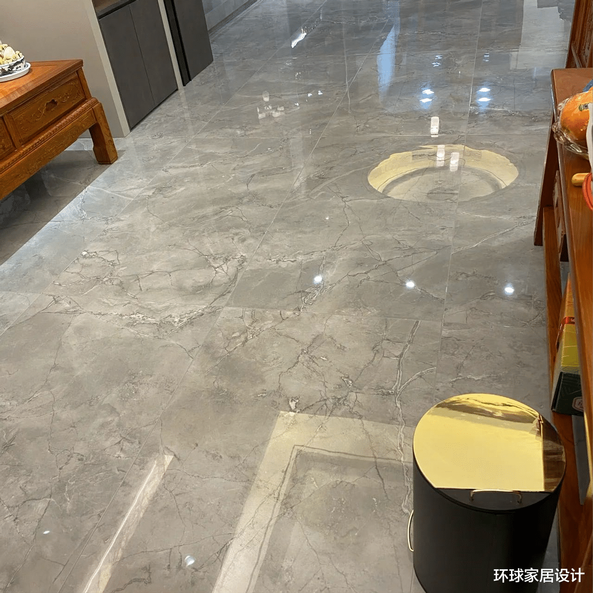 客厅地面铺抛光砖还是抛釉砖好?选对了,大气又好看!