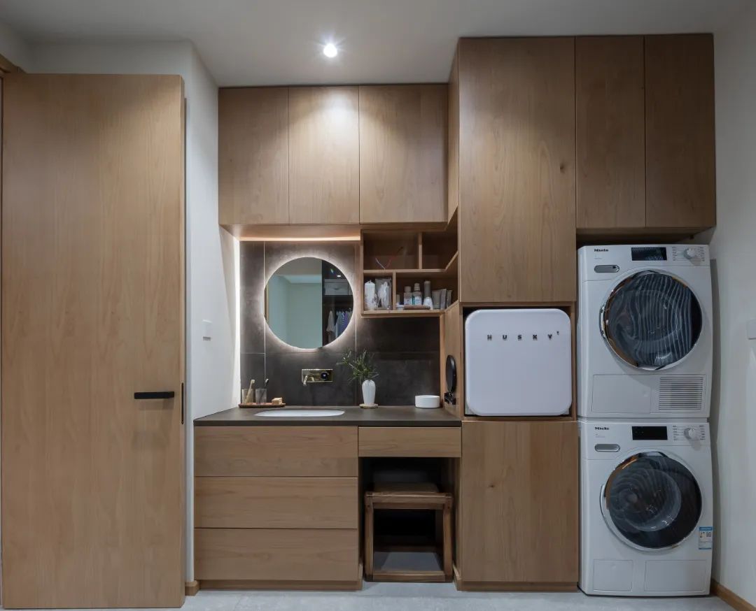 不羡繁华，车水马龙间的一处素简雅居