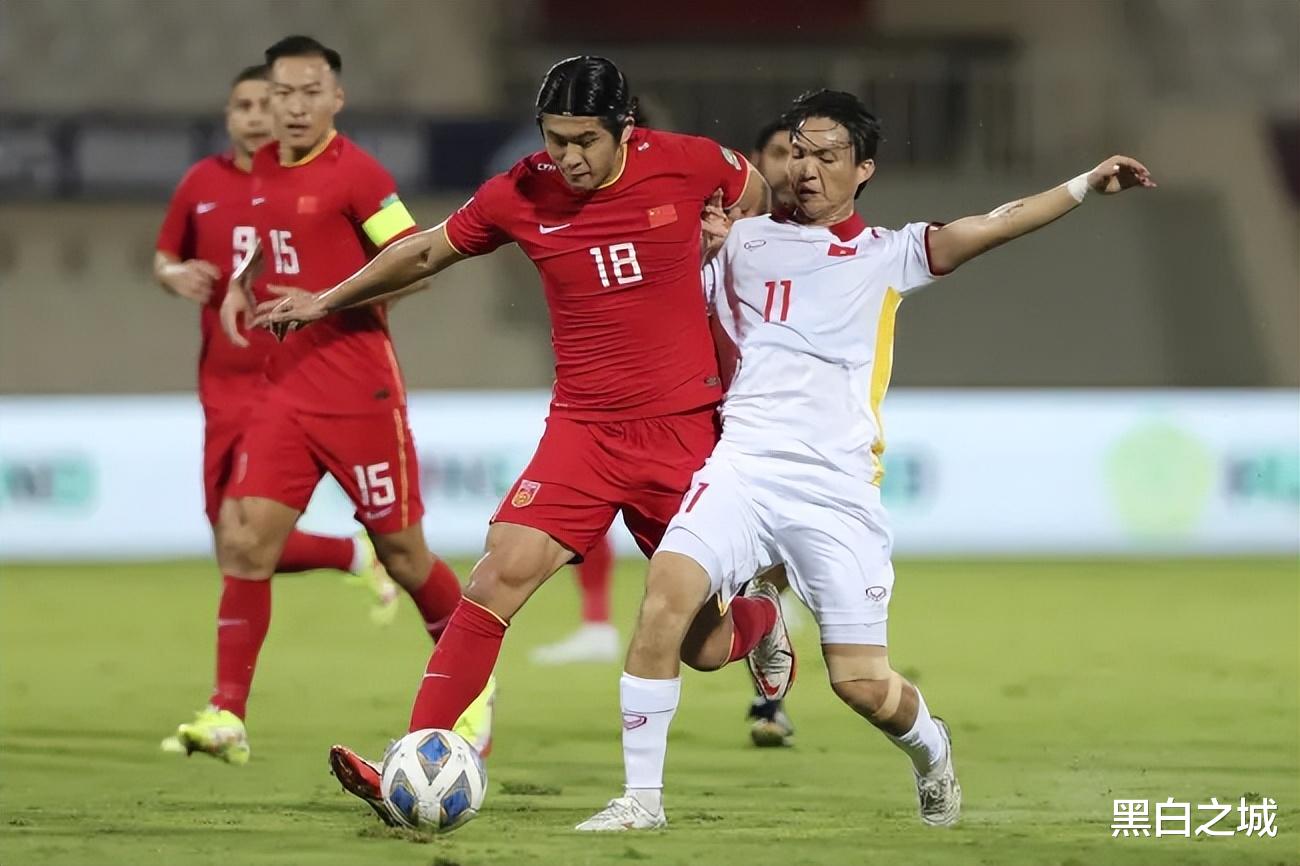 湖人队|国足未来动向：李霄鹏下课无悬念，外教带队备战2023亚洲杯