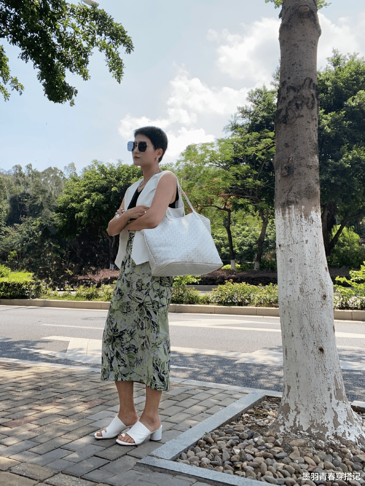 发型 被一位超短发博主迷住，不追求千篇一律发型，高品位穿搭尽显魅力