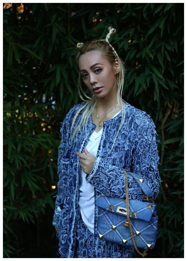 宁静|宁静同框李湘!酱油肤色太吃亏,大4岁穿得却像是婆婆辈