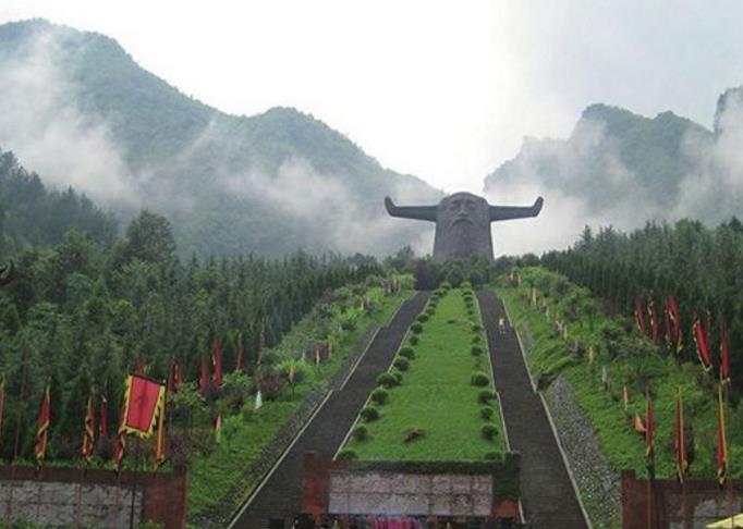 1973年湖北一野兽跑进部队猪圈偷吃,被打死后士兵惊呼:是驴头狼
