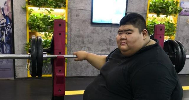 抱得美人归 中国第一胖王浩楠，减肥成功后，抱得美人归，妻子颜值高身材好