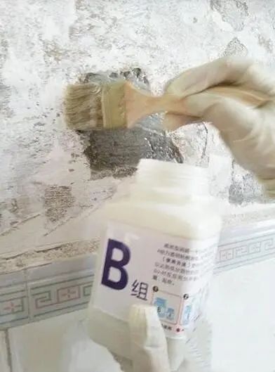 为什么新家刚住不久墙面就反碱?听完老师傅一分析,全明白了