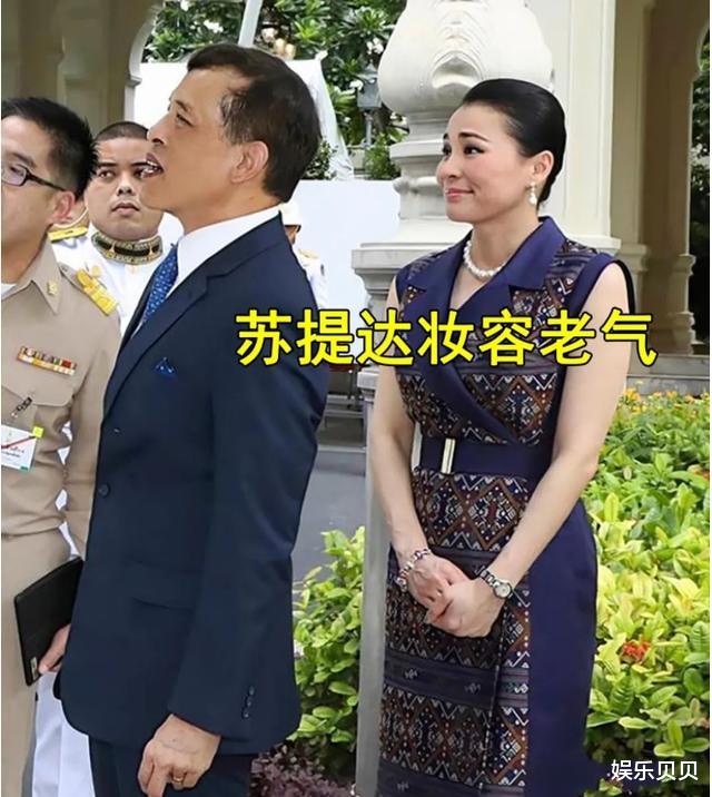 发型 换发型堪称换脸，苏提达低扎马尾编织发显淑女，漂染红发色更洋气