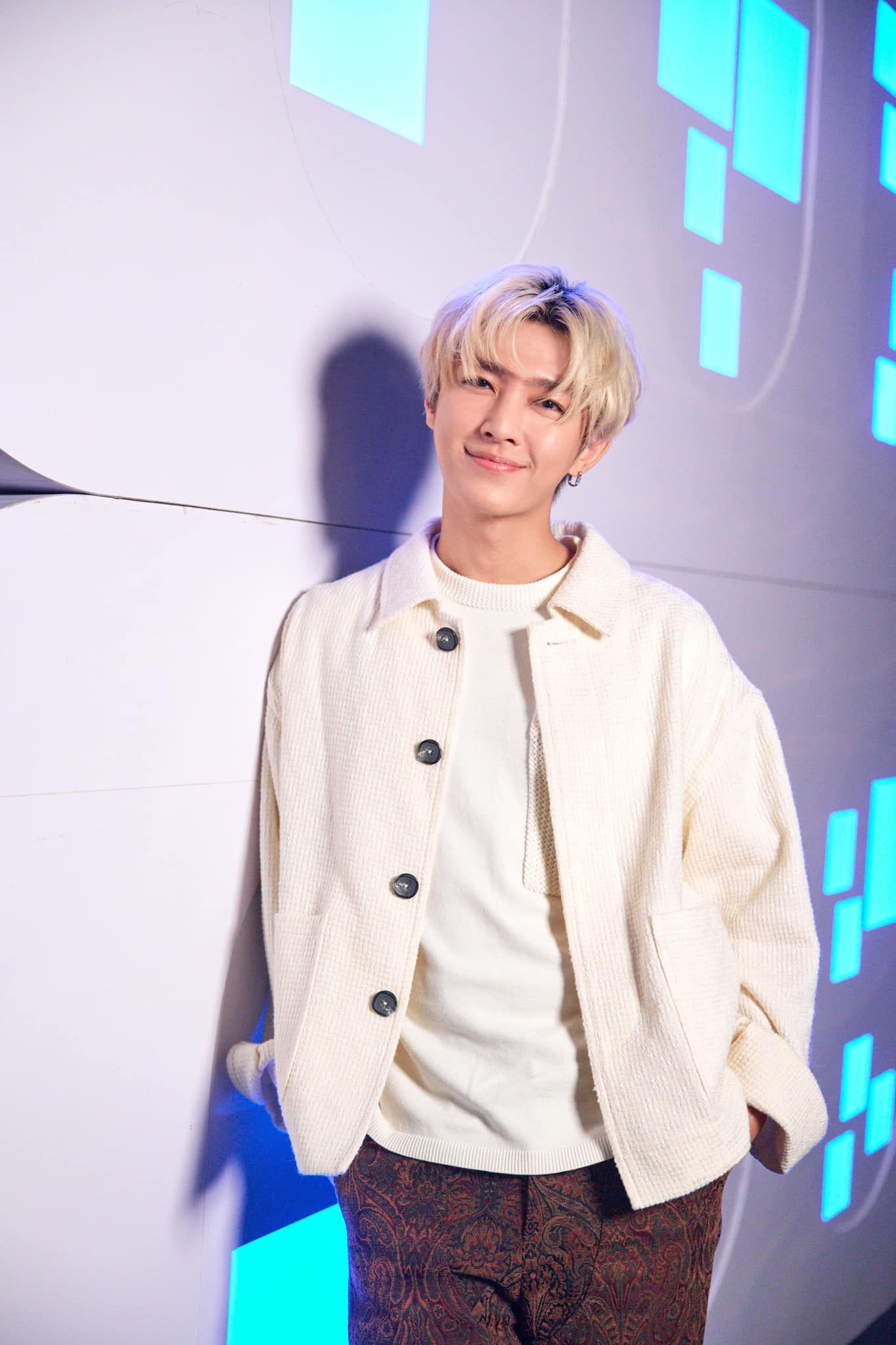 炎亚纶|炎亚纶不满剧组两人坠谷身亡,深夜发文炮轰,强势携全体主演罢工