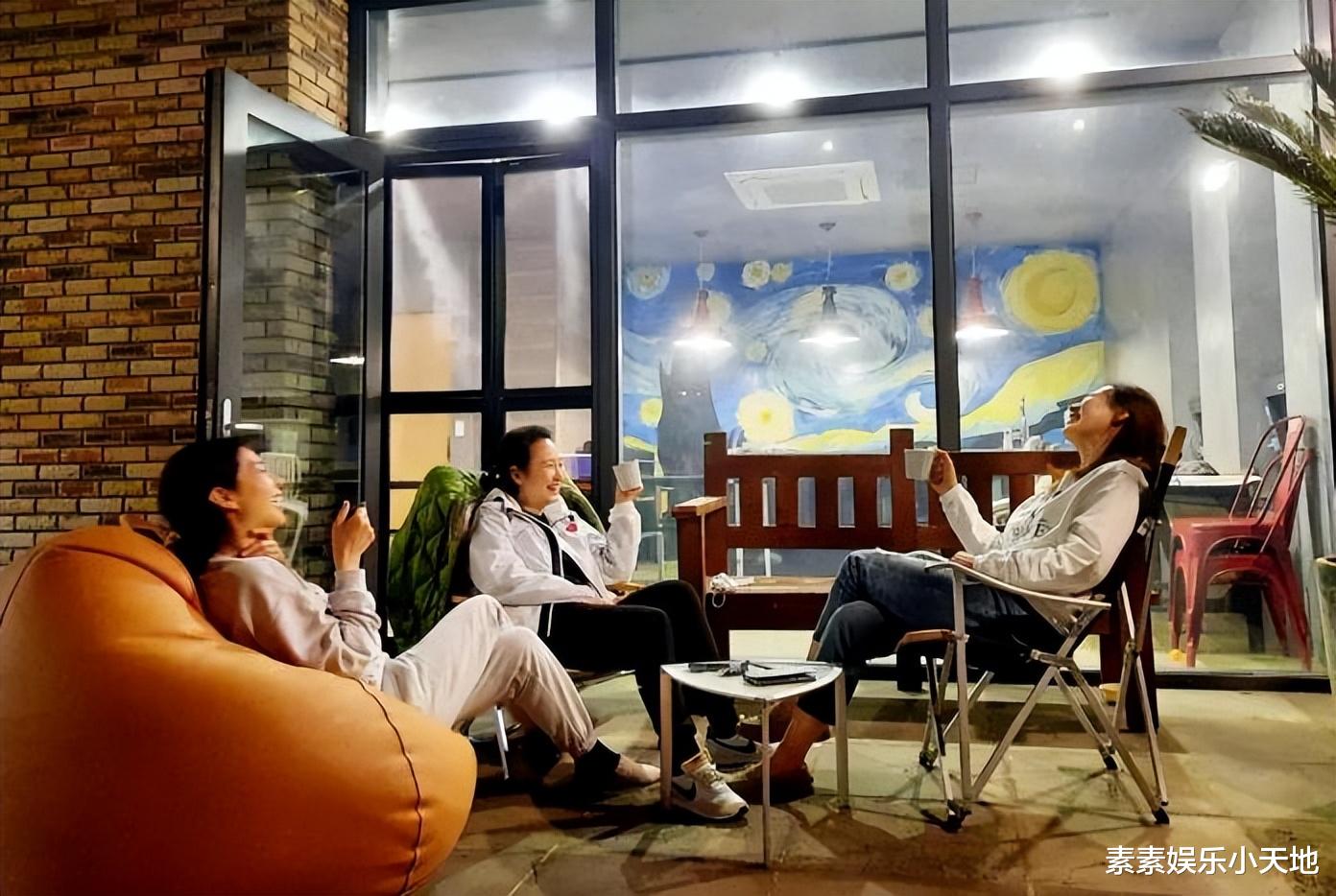 孙艺珍|孙艺珍官宣怀孕后和闺蜜聚会,玄彬为她们做烤肉,宋允儿开心大笑