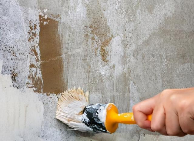 墙上渗水掉漆，怎么办？要分成2个部位，每个部位都有4点要注意