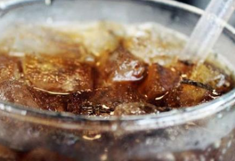 肾衰竭|15岁女孩常拿它当水喝,诊出肾衰竭,多数孩子可能比较喜欢